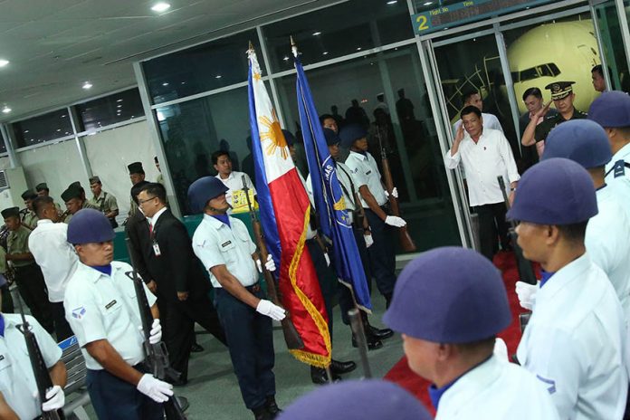 President Rodrigo Roa Duterte salutes the honor guards upon his arrival at the Francisco Bangoy International Airport in Davao City on November 23, 2016 after coming off a successful participation in the Asia-Pacific Economic Cooperation (APEC) Economic Leaders' Meeting in Peru. KARL NORMAN ALONZO/Presidential Photo