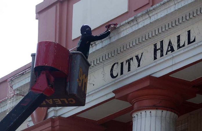 An electrician from the City General Office (GSO) installs Christmas lights at the façade of City Hall building few days before the opening ceremony of Pasko Fiesta 2016. LEAN DAVAL JR.