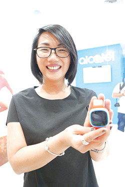 Charlotte Koa and the Alcatel MOVE TIME smartwatch for kids