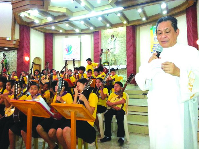 Fr. Lamata with St. Jude rondalla group_photo courtesy of Davao catholic Herald