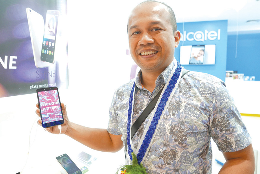 Jonathan Janorabon shows off the PIXI 4 Plus Power