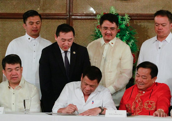 CRUCIAL KITTY. President Rodrigo Duterte signs Republic Act No. 10924 or the General Appropriations Act for the fiscal year 2017 at the Rizal Hall in Malacañan on Thursday. EXEQUIEL SUPERA/Presidential Photo