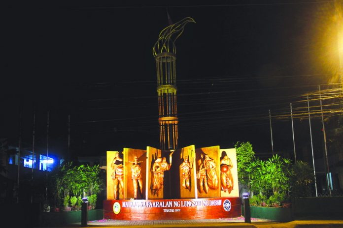 SIGNATURE DISPLAY. Davao City homegrown artist Kublai Millan’s sculptural creation called “Ilaw ng Davao” prominently stands at the façade of the Davao City National High School along F. Torres Street. “Ilaw ng Davao” is a project of Millan’s DCNHS batch 1991 led by its president Ariel Decena as a honoree batch for this year’s alumni homecoming set on December 18. LEAN DAVAL JR.