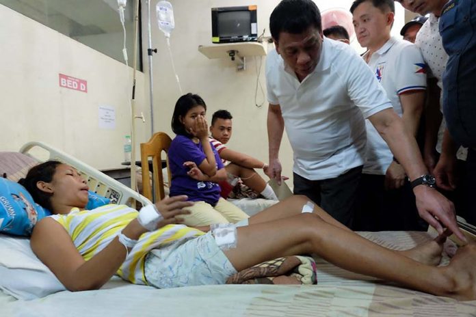 RODY AS SANTA. President Rodrigo Duterte spends part of his Christmas Day visiting the victims of Midsayap explosion at Anecito T. Pesante Sr. Memorial Hospital in North Cotabato. KIWI BULACLAC/ Presidential Photo