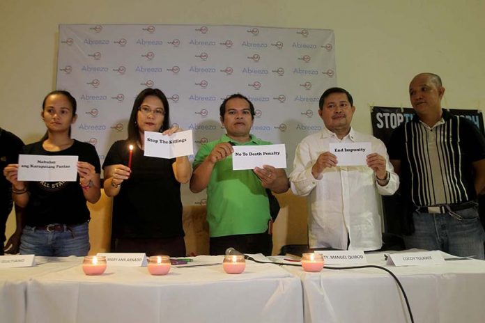 HUMAN RIGHTS ADVOCATES. A group of human rights advocates led by lawyer Manuel Quibod (second from right), Cocoy Tulawie (rightmost), Mary Ann Arnado (second from left) and Ann Gultiano (leftmost) hold small placards written with slogans during this week’s edition of Kapehan sa PIA at Abreeza Mall in Davao CIty. LEAN DAVAL JR.