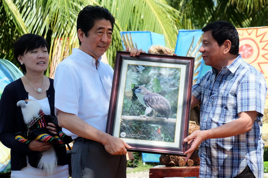 President Rodrigo Roa Duterte gives Japan Prime Minister Shinzo Abe a framed photo of the Philippine Eagle named ‘Sakura’ during a ceremony at the Waterfront Hotel in Davao City on January 13, 2017. The name was Japanese-inspired after the Prime Minister of Japan has provided support to the Philippine Eagle Foundation, the organization that takes care of the endangered species.  SIMEON CELI JR./Presidential Photo