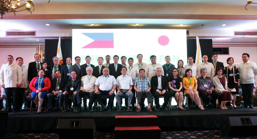 President Rodrigo Roa Duterte and Japan Prime Minister Shinzo Abe pose with business leaders during the Japan-Philippines Business Forum held at the Waterfront Hotel in Davao City on January 13, 2017. ROBINSON NIÑAL/Presidential Photo