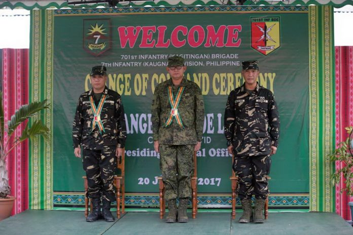 NEW COMMANDER. Col. Reuben Basiao (right) took over as the new commander of 701st Infantry Brigade of the Philippine Army from outgoing commander Brig. General Bienvenido Datuin (left) during the turn-over ceremony presided over by Maj. Gen. Angelito de Leon, commander of 7th Infantry Division held on January 20, 2017 in Mati City, Davao Oriental. (Eden Jhan Licayan/DavOr PIO)