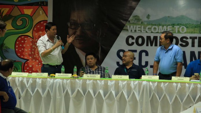 CALAMITY FUND. Gov. Dayanghirang interacts with Sec. Manny Piñol during a meeting cum forum with leaders in Davao Region held last January 26, 2017 at the Provincial Capitol of Compostela Valley Province in Nabunturan, Compostela Valley. (DavOr PIO)