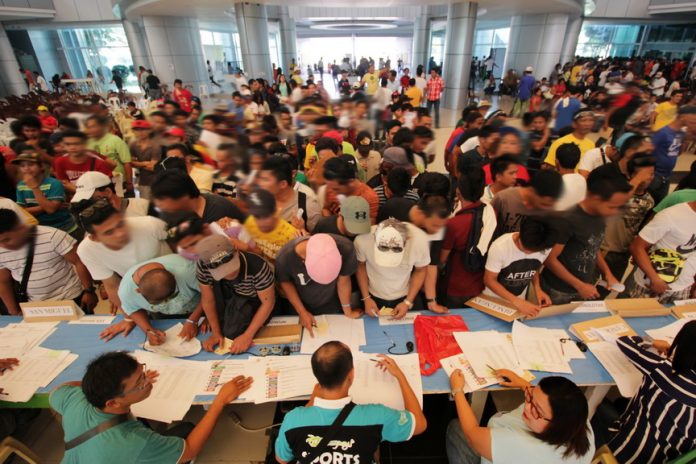 ANTI DRUG CAMPAIGN. Throngs of TADS (Tagumenyos Against Drugs) flocked the New City Hall Atrium to attend the General Assembly and Compliance Certificate Signing Day last January 22, 2016. Being the last phase of the STAND (Seryosong Tagumenyos Ayaw Nang Droga) Rehabilitation Program, the General Assembly cum Signing Day is tagged as the culmination of the participation of the drug surrenderees to the interventions and activities slated by the City Government of Tagum for their rehabilitation. (Leo Timogan/CIO Tagum)