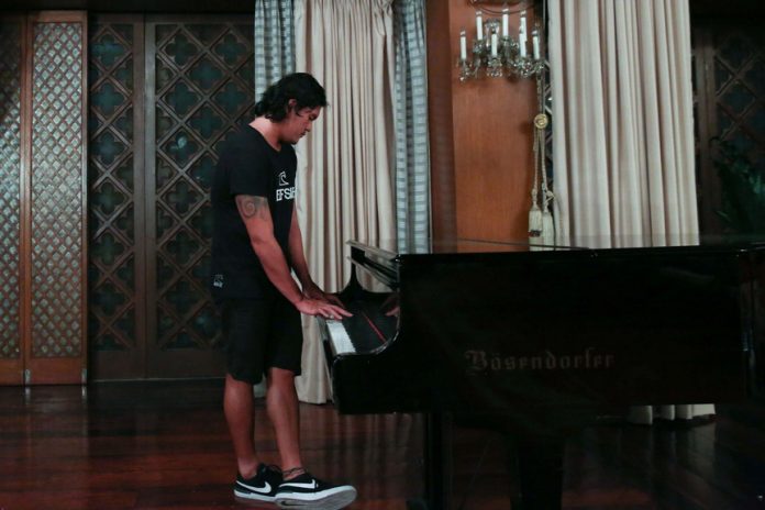 RARE APPEARANCE. Sebastian ‘Baste’ Duterte plays the piano at the Music Room of Malacañan Palace on Tuesday night. ALBERT ALCAIN/ Presidential Photo