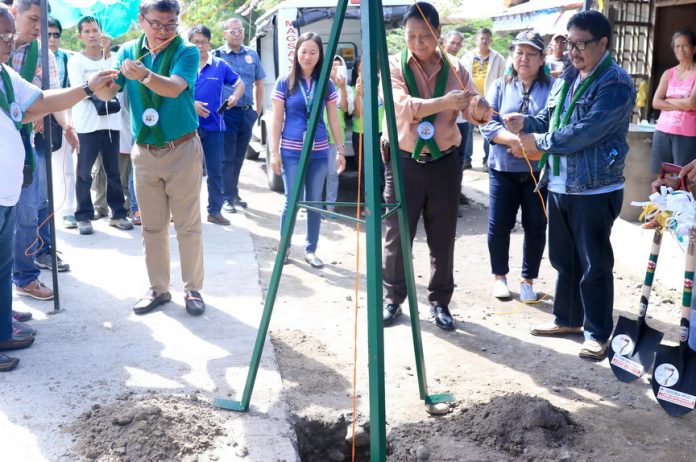 DA-PRDP ROAD. Department of Agriculture 11 OIC- regional director Ricardo Oñate was joined by Davao del Sur Governor Douglas Cagas (Center) and Magsaysay Mayor Arthur Davain (Left) in the ground breaking ceremony of the P140-M PRDP farm-to-market road project in Magsaysay, Davao del Sur. The 12-kilometer FMR will be funded under DA’s Philippine Rural Development Project (PRDP) and is expected to benefit the development of priority commodities in the province particularly rice, cacao, and coconut, among others. (DA 11 Photo)