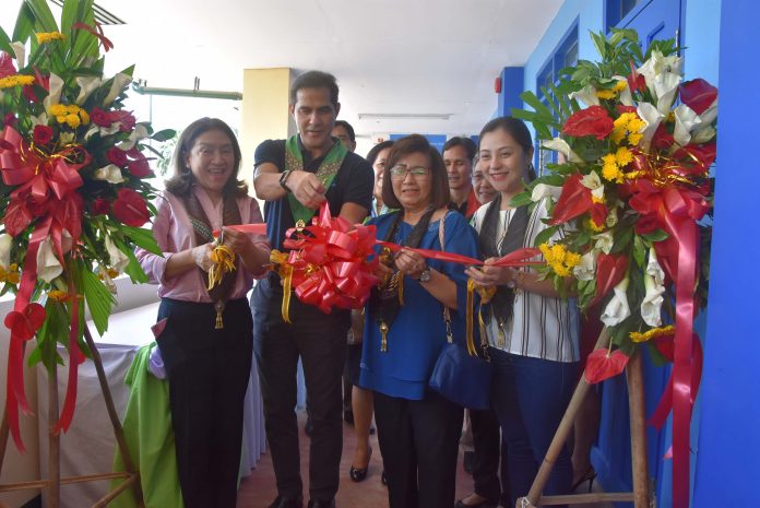 RIBBON-CUTTING. (Left-Right) 2nd District Congresswoman and Deputy Speaker for Southern Mindanao Hon. Mylene Garcia, Davao Light and Power Co., Inc. President Jaime Jose Y. Aboitiz, Head of the Committee on Education Councilor Pilar Braga and representative of Mayor Sarah Duterte Councilor April Mae Dayap lead the ribbon-cutting during the official turnover of the five electrical laboratories last March 22, 2017 at the Francisco Bangoy National High School, Sasa, Davao City. (Davao Light Photo)