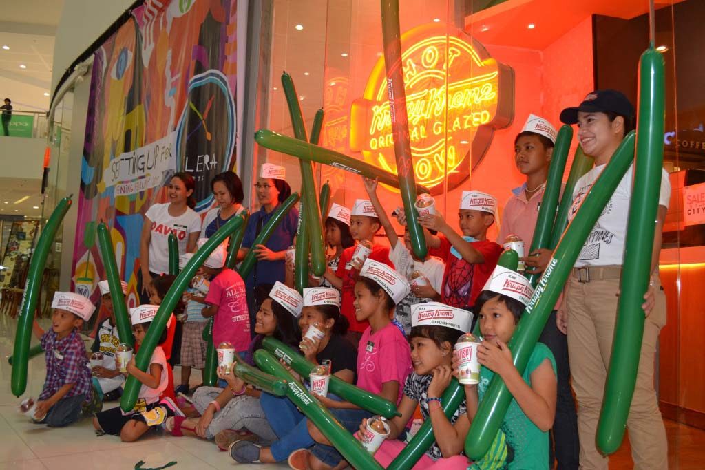 Store visit. Krispy Kreme SM City Davao opens its doors to kids of Providence Home of St. Joseph as it hosts a fun doughnut tour on Araw ng Dabaw (March 16, 2017). JERMAINE L. DELA CRUZ