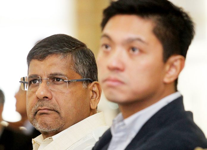 EXPLORING OPPORTUNITIES. British Ambassador to the Philippines Asif Ahmad and Damosa Land, Inc. vice president Ricardo “Cary” Lagdameo listen to the Investment Climate and Business Opportunities in Davao City presentation during the sector briefing and business networking lunch for the British company executives held at SGV seminar room, Topaz Tower in Lanang, Davao City on Thrusday morning. LEAN DAVAL JR.