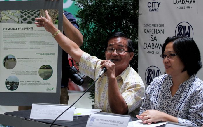 LUNHAW AWARDS ’17. Forester Martin Obrero (left), one of this year’s Lunhaw Awards judges, explains the ecological advantages of permeable pavements while discussing with Interface Development Interventions (IDIS) acting executive director Chinkie Peliño-Golle the recent 5th Lunhaw Awards held at The Royal Mandaya Hotel last Friday. Obrero and Golle were among the guests of yesterday’s Kapehan sa Dabaw at the Annex of SM City Davao. LEAN DAVAL JR.