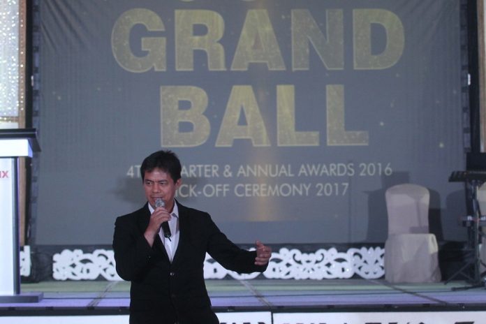 CELEBRATION. Suntrust Properties, Inc. president lawyer Harrison M. Paltongan gives an inspirational message before the ‘Suntrustees’ during the company’s 2017 Kick-off, 4th quarter and annual awards 2016 dubbed Grand Ball at SMX Convention Center in Lanang, Davao City over the weekend. Lean Daval Jr.