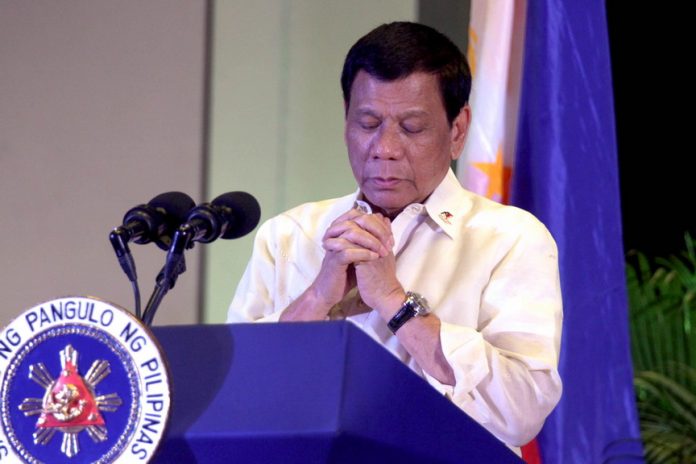 STRESSING A POINT. President Rodrigo Duterte reiterates, during the League of Municipalities of the Philippines (LMP) General Assembly at the Manila Hotel on Tuesday night, that only Federalism can correct the historical injustices committed against the Moros in Mindanao. The President adds that there is just a small window of opportunity in terms of talking peace with the Moros that is why the country's shift to a federal form of government should be done as soon as possible. SIMEON CELI JR./Presidential Photo