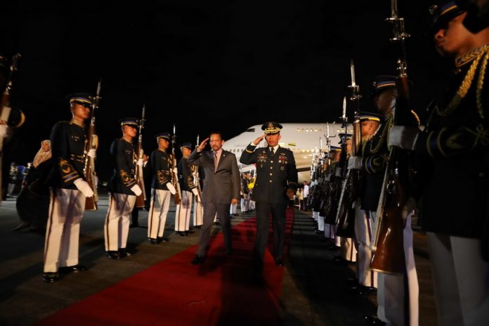 Brunei Darussalam Sultan Hassanal Bolkiah is accorded full military honors upon his arrival at the Ninoy Aquino International Airport in Pasay City on April 26, 2017 for his State Visit to the Philippines and his attendance to the 30th Association of Southeast Asian Nations (ASEAN) Summit. Accompanying the Brunei Darussalam Sultan is Philippine Air Force (PAF) Commander Lt. Gen. Edgar Fallorina. ACE MORANDANTE/PRESIDENTIAL PHOTO