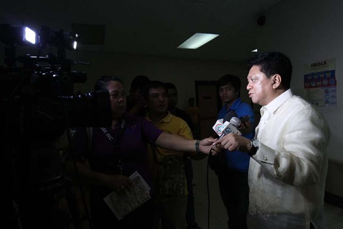 HELP FOR BOMBING VICTIMS. Councilor Danilo Dayanghirang interacts with the press during a break from a regular session at Sangguniang Panlungsod in Davao City on Tuesday. Dayanghirang announced that additional budget totaling P8.9 million for livelihood programs and medical assistance will be given to the victims of Roxas night market bombing. LEAN DAVAL JR.