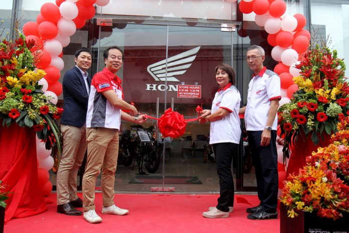 INTENT TO STAY. Honda Philippines president Daiki Nihara (second from left), adviser for power products of Honda Koehi Masaki (leftmost), Desmark president Gilbert Du (rightmost) and vice president for finance Fe Soccoro Du lead the cutting of the ribbon to mark the opening of Honda’s flagship shop located at Buhangin, Davao City on Friday afternoon. LEAN DAVAL JR.