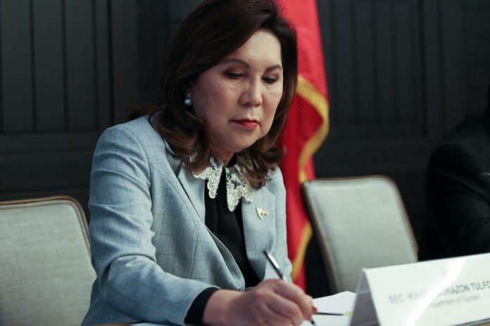 BRIGHT NOTE. Tourism Secretary Wanda Teo signs the Joint Action Program on Cooperation in the Field of Tourism 2017-2019 prior to the press briefing at the Four Seasons Hotel in Moscow, Russia on May 24, 2017. The signing of the agreement is a manifestation of the joint pursuit of Russia and the Philippines towards a wider range of cooperation. PRESIDENTIAL PHOTO