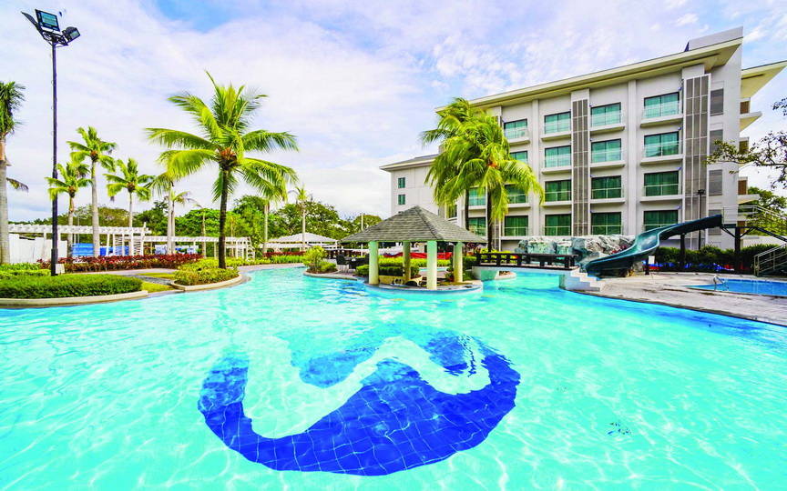 Widus Hotel and Casino’s freeform lagoon-type swimming pool