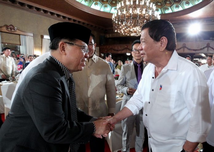 WELL-WISHERS BOTH. President Rodrigo Duterte greets Moro Islamic Liberation Front (MILF) chairman Murad Ebrahim during the Eid'L Fitr celebration at Malacañan Palace on Tuesday evening. PRESIDENTIAL PHOTO