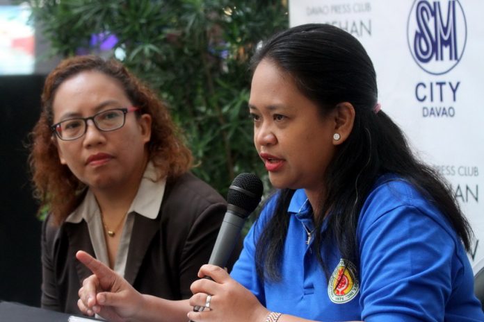 UNDERSCORING. Redcop Region 11 spokesperson Dr. Maria Teresa Bad-ang discusses ways to prevent kidney diseases while promoting National Kidney Month 2017 with Philippine Society of Nephrologists – Mindanao chapter president Dr. Jannette Ybiernas during Kapehan sa Dabaw at the Annex of SM City Davao. The month-long celebration aims to spread awareness to reduce impact and frequency of kidney disease and its associated complications. LEAN DAVAL JR.