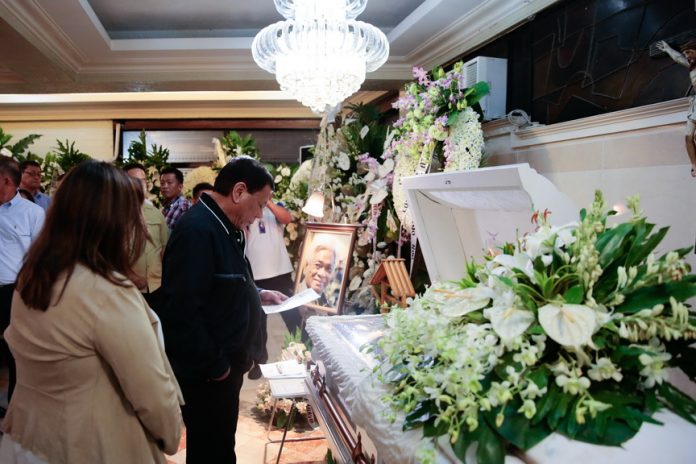 CONDOLENCES.President Duterte pays his last respects to the late Philippine Charity Sweepstakes Office (PCSO) Board Member Atty. Loreto Ata during his wake visit at the Loyola Memorial Chapel in Makati City on Monday night. PRESIDENTIAL PHOTO