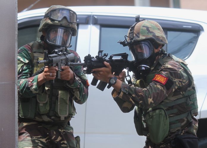 HONING UP.Members of Task Force Davao participate in a mass shooting/security drill as part of the 15-day Special Weapons and Tactics (SWAT) training conducted by the Davao City Police Office (DCPO) at City Hall in Davao City on Tuesday. LEAN DAVAL JR.