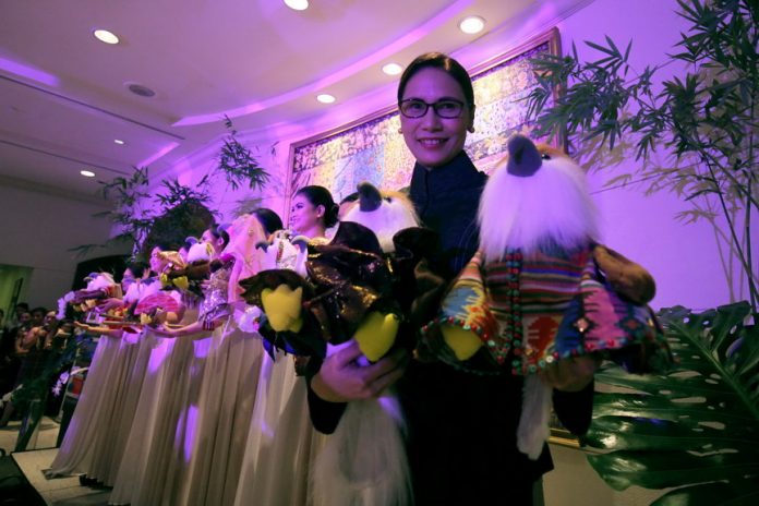 NOVELTY UNVEILED. Marco Polo Davao general manager Dottie Würgler-Cronin holds a pair of Philippine Eagle stuffed toys donning ethic dresses of one of the 11 tribes of Davao City during the launching of the hotel’s Kadayawan sa Davao 2017 festivity called ‘Fashion and Fusion’ on Tuesday night. The stuffed toy eagles are up for bid wherein all the proceeds will go to the Philippine Eagle Foundation. LEAN DAVAL JR.