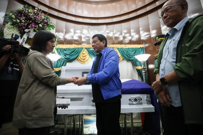 FALLEN HERO. President Duterte condoles with the bereaved mother of late PFC Sherwin Marco Canapi as he visits the wake of the slain soldier at the mortuary in Fort Bonifacio, Taguig City on Tuesday night. Canapi along with 11th Scout Ranger Company Commander Capt. Rommel Sandoval were killed while trying to rescue their wounded comrade during a clearing operation in Marawi City on September 10. ROBINSON NIÑAL JR./PRESIDENTIAL PHOTO