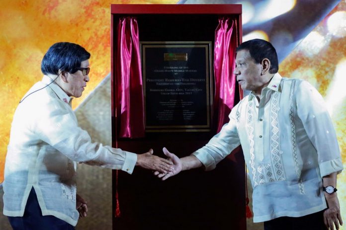 ICON.PresidentDuterte leads the unveiling of the Grand Hyatt Manila Marker during a ceremony at the Grand Hyatt Manila in Taguig City on Tuesday night. Joining the President is Metrobank founder George Ty. ROLANDO MAILO/PRESIDENTIAL PHOTO