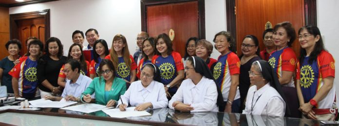 Rotary Club of Waling-Waling Davao launches community service projects. (From L, seated) RI 3860 District Gov. Art O. Tan, RCWWD represented by club president Elisa D. Evangelista-Lapiña, and San Pedro College president Sr. Aida T. Frencillo, O.P. signed the Memorandum of Understanding to officially turn-over the ophthalmic equipment.