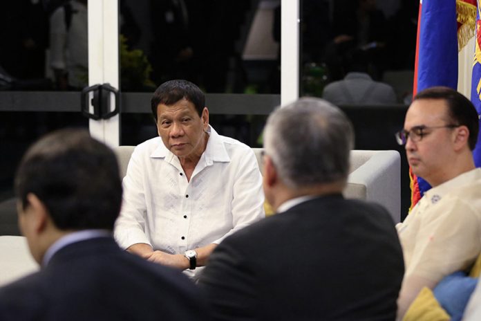 DRESS REHEARSAL. President Rodrigo Duterte discusses matters with Foreign Affairs Secretary Alan Peter Cayetano, Trade and Industry Secretary Ramon Lopez and Foreign Affairs Undersecretary for International Economic Relations Manuel Teehankee upon the Chief Executive's arrival at the Premier Village in Da Nang, Vietnam on Thursday evening. PRESIDENTIAL PHOTO