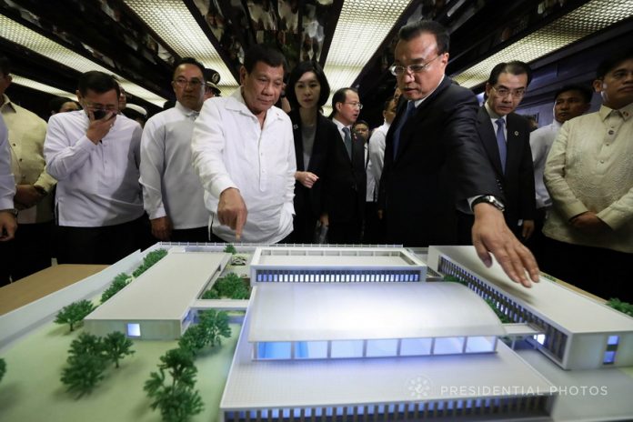 JOINT VENTURE. President Rodrigo Duterte and People's Republic of China State Council Premier Li Keqiang examine the scale model of the Dangerous Drugs Abuse Treatment Rehabilitation Center Project during the launching ceremony at the Malacañan Palace on Wednesday. PRESIDENTIAL PHOTO