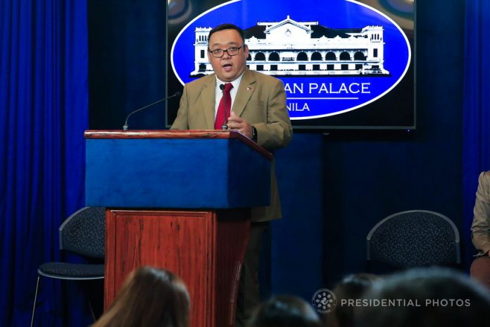 NEW FACE ON THE TEAM.Newly-appointed Presidential Spokesperson Harry Roque speaks during a press briefing in Malacañan earlier this week. Pro-Duterte bloggers led by Thinking Pinoy account owner RJ Nieto and Sass Rogando Sasot on Monday evening slam Roque and told him to resign after asking them to stop attacking mainstream media. PRESIDENTIAL PHOTO