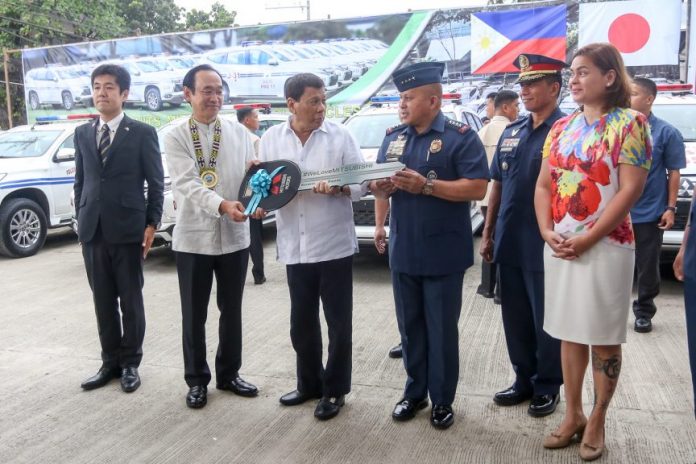 Japanese Ambassador to the Philippines Koji Haneda (2nd from L) turns over 26 Mitsubishi Montero units as police patrol cars to Philippine President Rodrigo Duterte (3rd from L) and Philippine National Police (PNP) Chief Ronald Dela Rosa as Davao City Mayor Sara Duterte (R) and Davao Region Police Chief Manuel Gaerlan (2nd from Right) look on in a ceremony during the inauguration of the PNP’s Regional Crime Laboratory in Davao City on 15 January 2018. MindaNews photo by MANMAN DEJETO