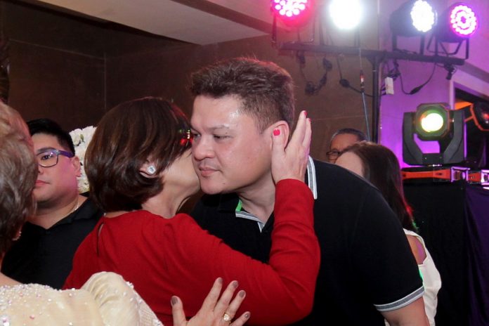 IN THE PUBLIC EYE. Former Davao City Vice Mayor Paolo Duterte is greeted by his mother, Elizabeth, upon his arrival during the golden wedding anniversary of Angel and Thelma Derla at The Royal Mandaya Hotel over the weekend. It’s the first time that the former vice mayor attended a public gathering after President Duterte accepted his resignation on January 5. LEAN DAVAL JR.