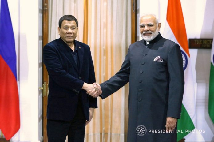 NEW DELHI HOST. President Rodrigo Duterte poses for a photo with India Prime Minister Narendra Modi prior to the start of the bilateral meeting at the Hyderabad House in New Delhi, India on Wednesday. PRESIDENTIAL PHOTO