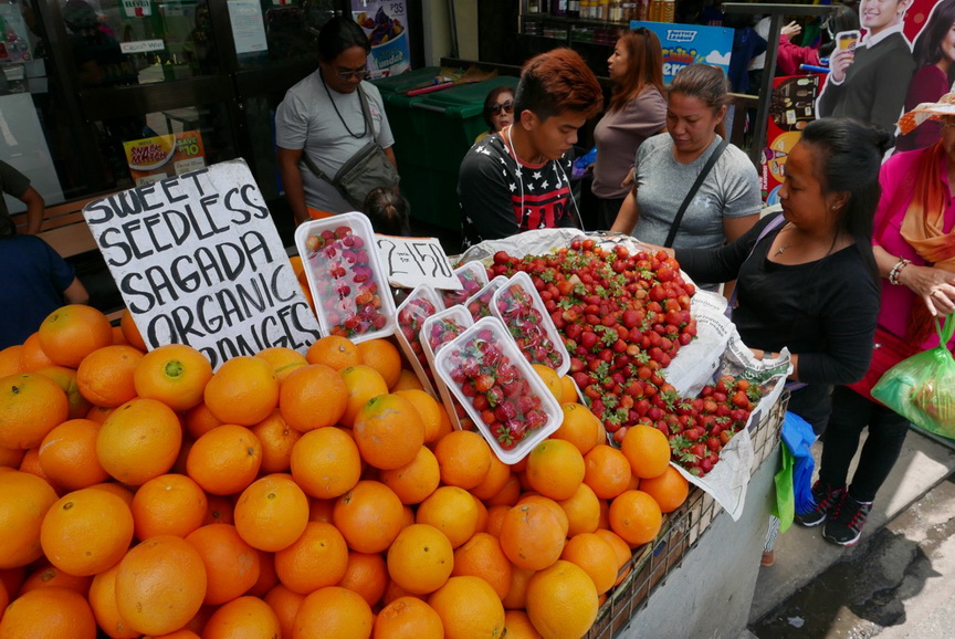 Strawberries, oranges and other fresh produce fill Baguio’s markets.