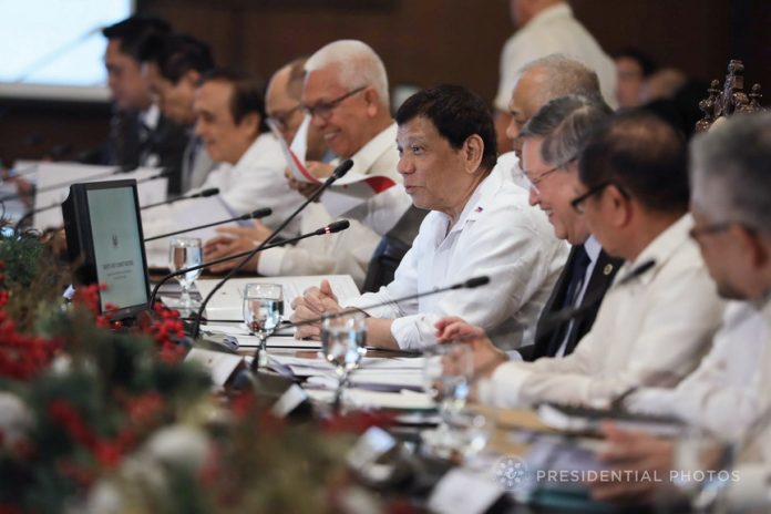 SETTING THE TONE. President Rodrigo Duterte shares a light moment with the members of his cabinet before presiding over the 21st Cabinet Meeting at the Malacañan Palace on Monday. PRESIDENTIAL PHOTO