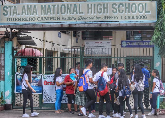 NOT INFORMED. High school students, not informed that the city government of Davao had declared suspension of classes in all levels due to tropical storm Basyang, gather outside Sta. Ana National High School along Guerrero Street in Davao City on Tuesday. LEAN DAVAL JR