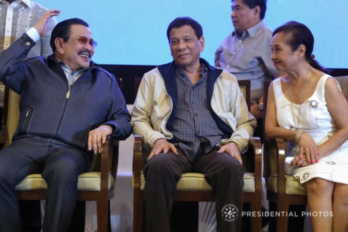 AMONG PEERS. President Rodrigo Duterte shares a light moment with Former President and Incumbent Manila City Mayor Joseph Estrada, Former President and Incumbent Pampanga Second District Representative Gloria Arroyo on the sideline of the meeting with local chief executives from Luzon at the Royce Hotel in Clark, Pampanga on Wednesday. PRESIDENTIAL PHOTO