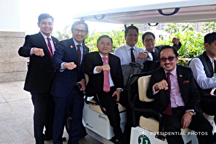 BONG GO! Special Assistant to the President Christopher Lawrence Go strikes the signature pose of President Rodrigo Duterte with Presidential Chief Protocol Robert Borje, Bases Conversion and Development Authority (BCDA) President and CEO Vivencio Dizon, Presidential Communications Secretary Martin Andanar, Labor and Employment Secretary Silvestre Bello III and Mindanao Development Authority Chairperson Datu Abul Khayr Alonto on the sidelines of the Boao Forum for Asia (BFA) Annual Conference 2018 at the BFA International Convention Center in Boao, People’s Republic of China on Tuesday. PRESIDENTIAL PHOTO