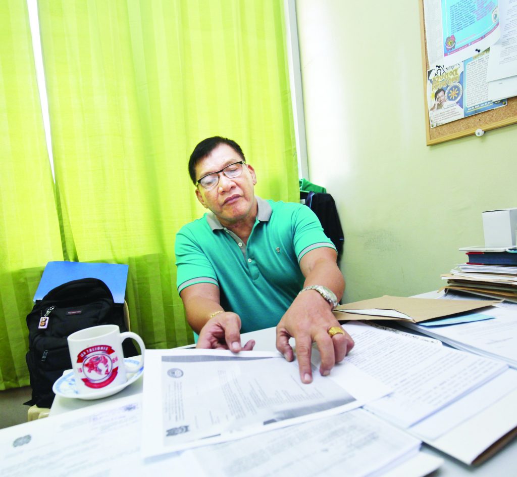 NEW MODE. Davao City Anti-Scam Unit head Simplicio Sagarino shows documents submitted by complainants against investment scheme companies at his offfice along Magallanes Street in Davao City on Tuesday. Sagarino rtevealed that some investment scheme companies have been using new mode for payin and payout transactions such as through text or social media. Lean Daval Jr