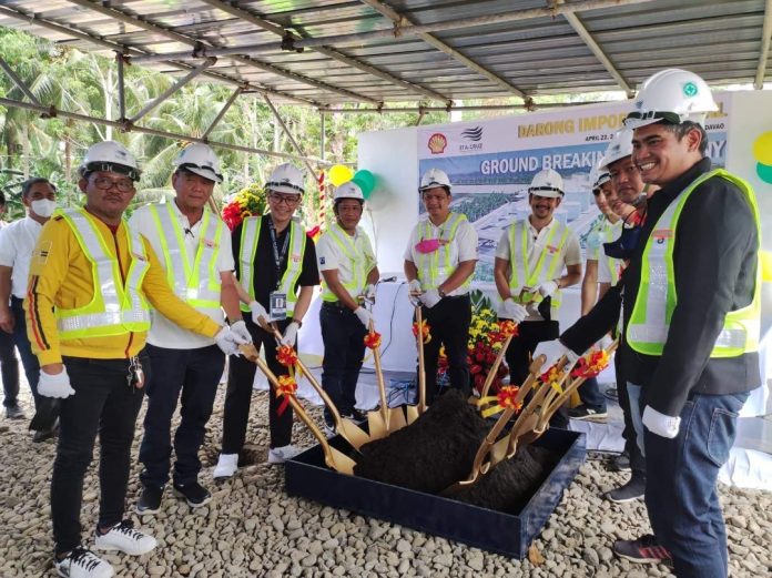 Officials of Pilipinas Shell and DMCI Construction and Equipment Resources Inc. (DMC-CERI) break ground for the Shell Darong Import Facility in Darong, Davao del Sur on Friday. The import facility is Pilipinas Shell's third-largest in its network of terminals in the country. Edge Davao