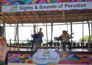 Live acoustic band: While eating your meal, you can enjoy hearing those songs from the past.