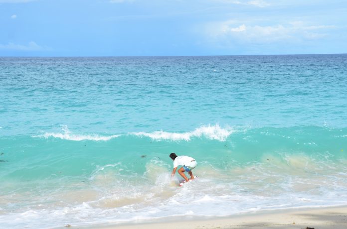 Dahican Beach: The view of a 7-kilometer stretch of crescent-shaped coastline makes you feel like you’re vacationing in Miami, Florida.